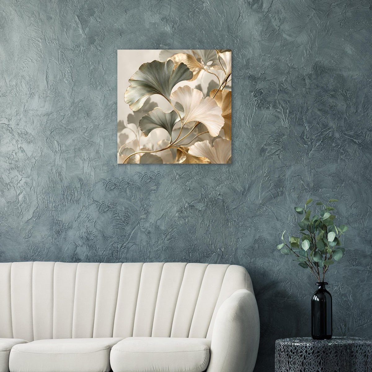 Poster mit Ginkgo-Blättern in sanftem Grün, Creme und Goldakzenten