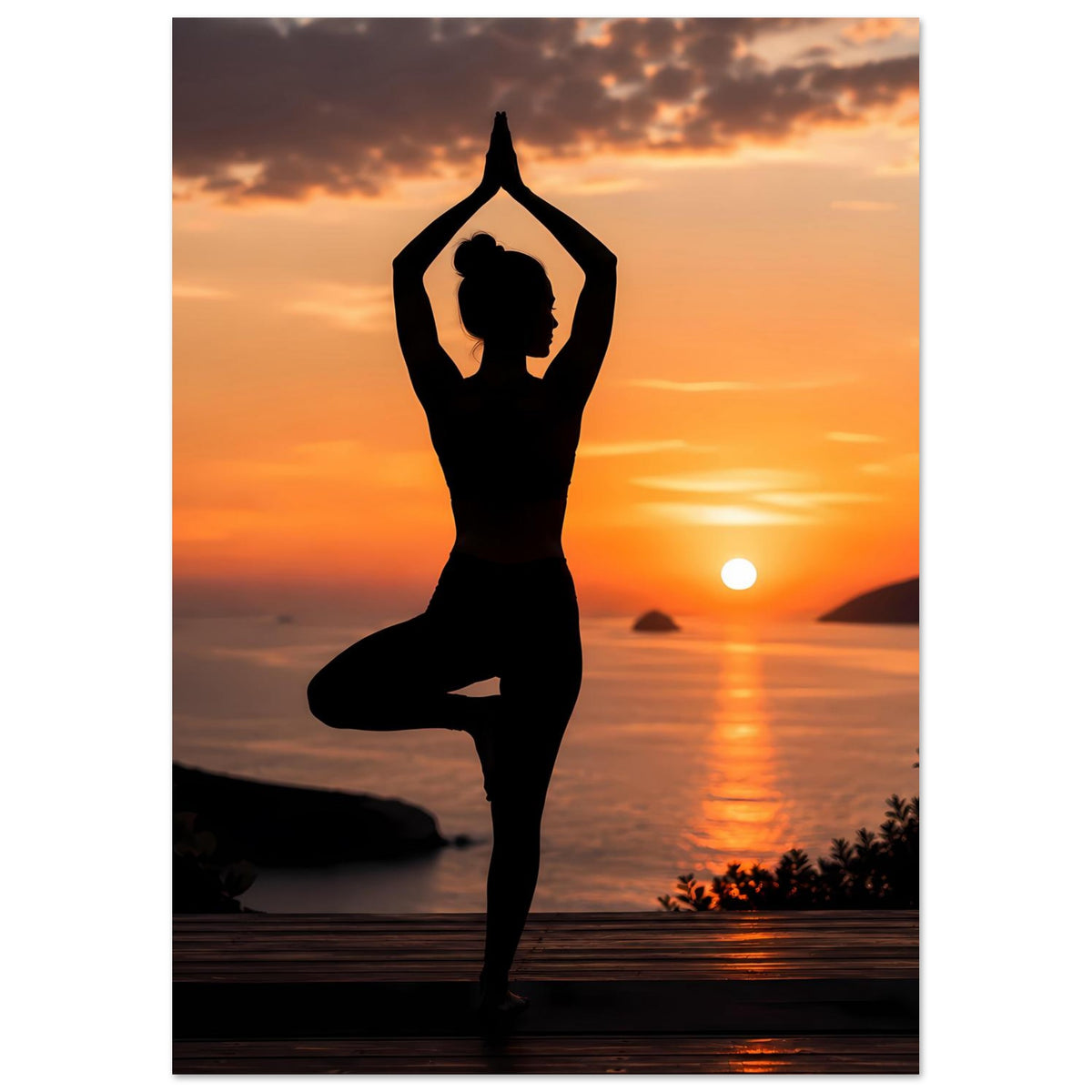 Yoga-Poster im Hochformat: Meditierende Silhouette, Hände über dem Kopf, Sonnenuntergang.