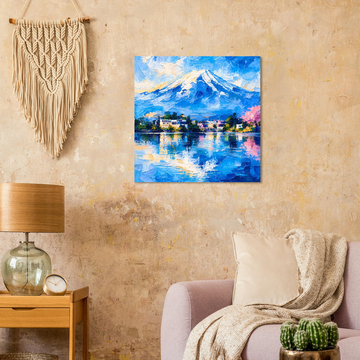 Quadratisches Poster mit blauem Berg, Uferhäusern und farbiger Reflexion im Wasser