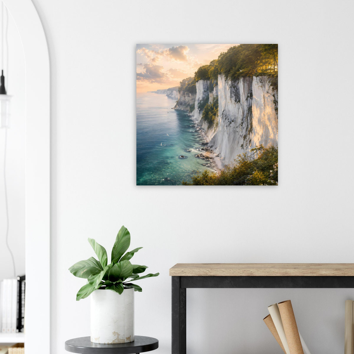 Quadratischer Kunstdruck mit Meerblick, weißen Klippen und warmem Sonnenlicht