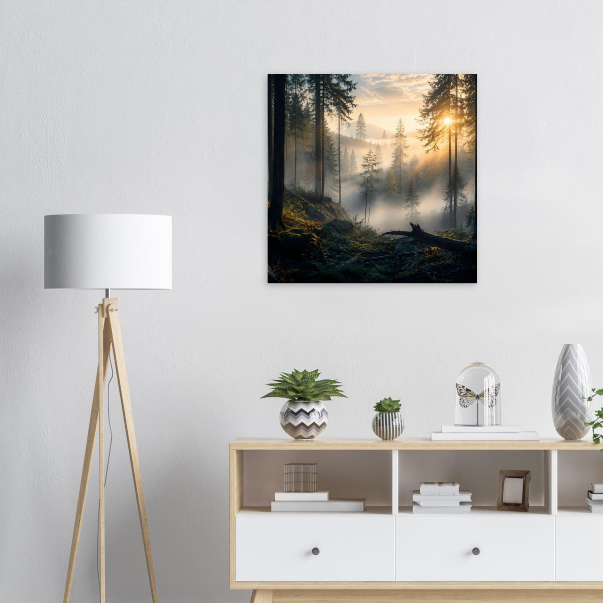 Quadratischer Kunstdruck: Waldnebel bei Sonnenaufgang, schwarz gerahmt