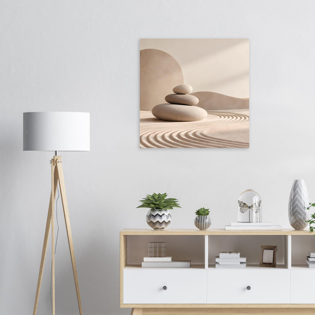 Minimalistisches Wandposter mit Stapel glatter Steine und Sandwellen
