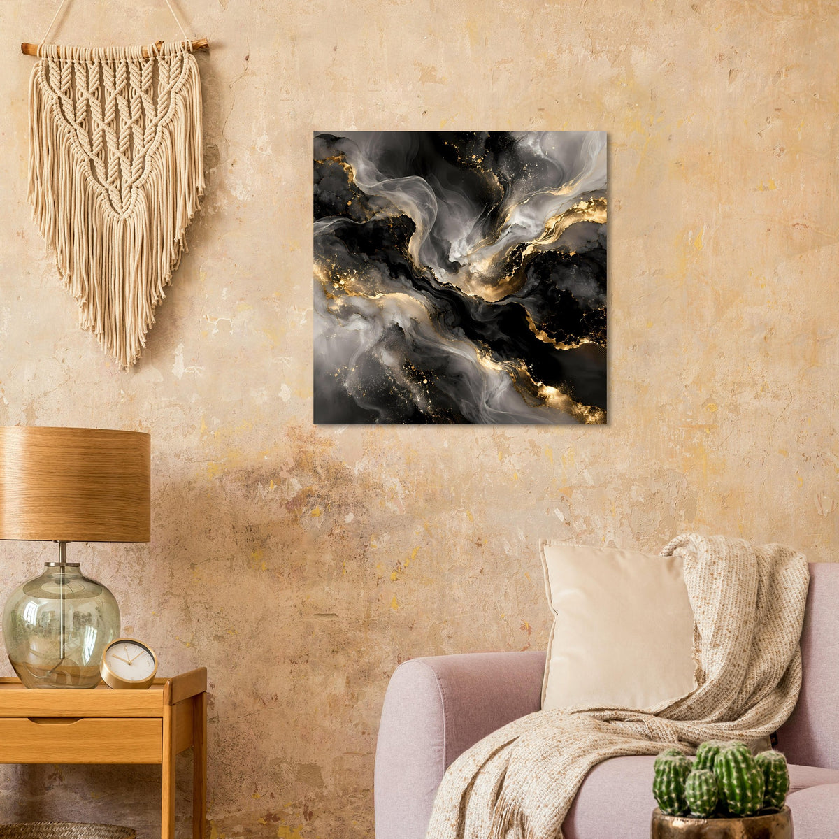 Abstraktes Kunstposter, schwarze und goldene Adern mit grauen Rauchwolken