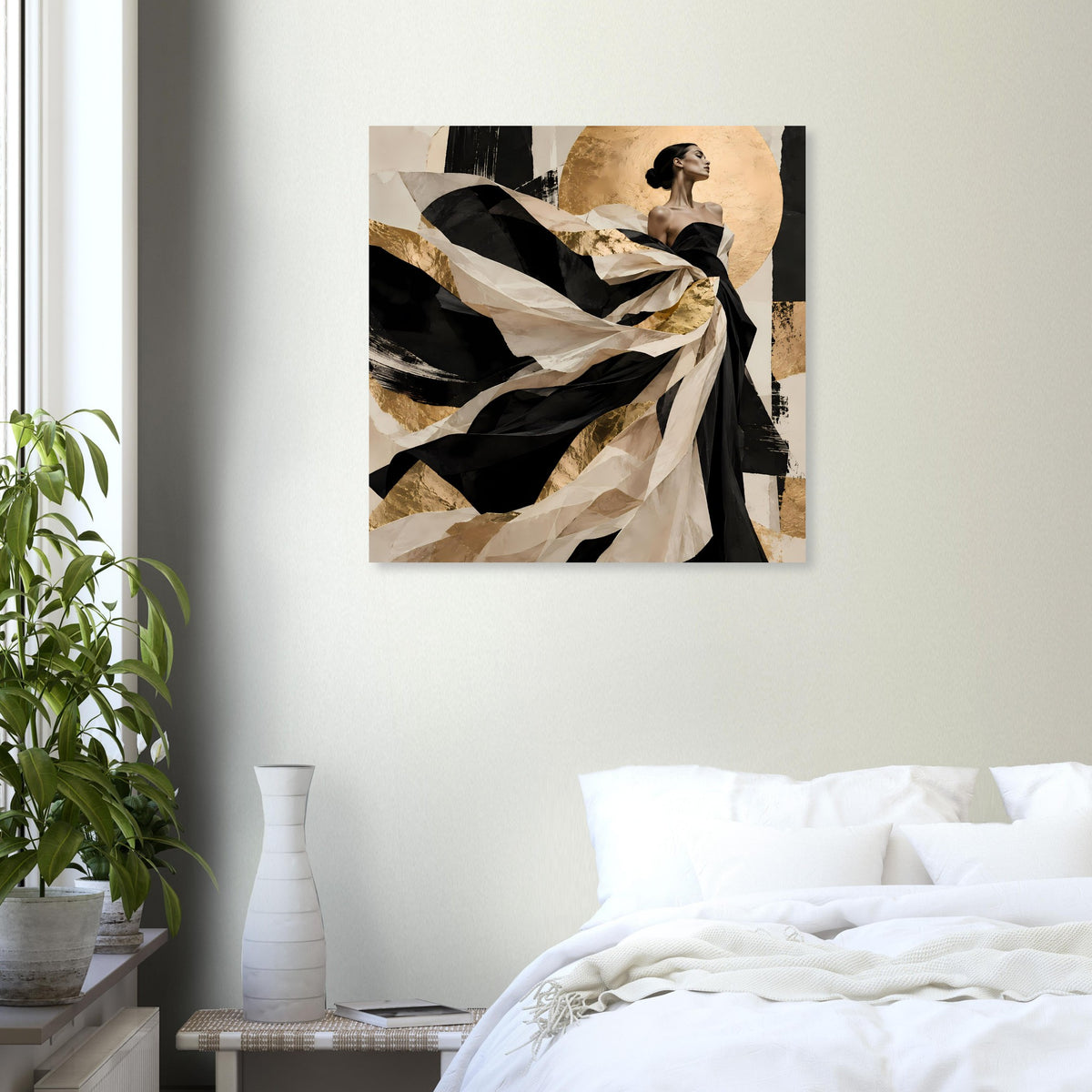 Matte Kunstposter mit Frauensilhouette und wellenförmigen Stoffbahnen in Schwarz, Gold und Beige
