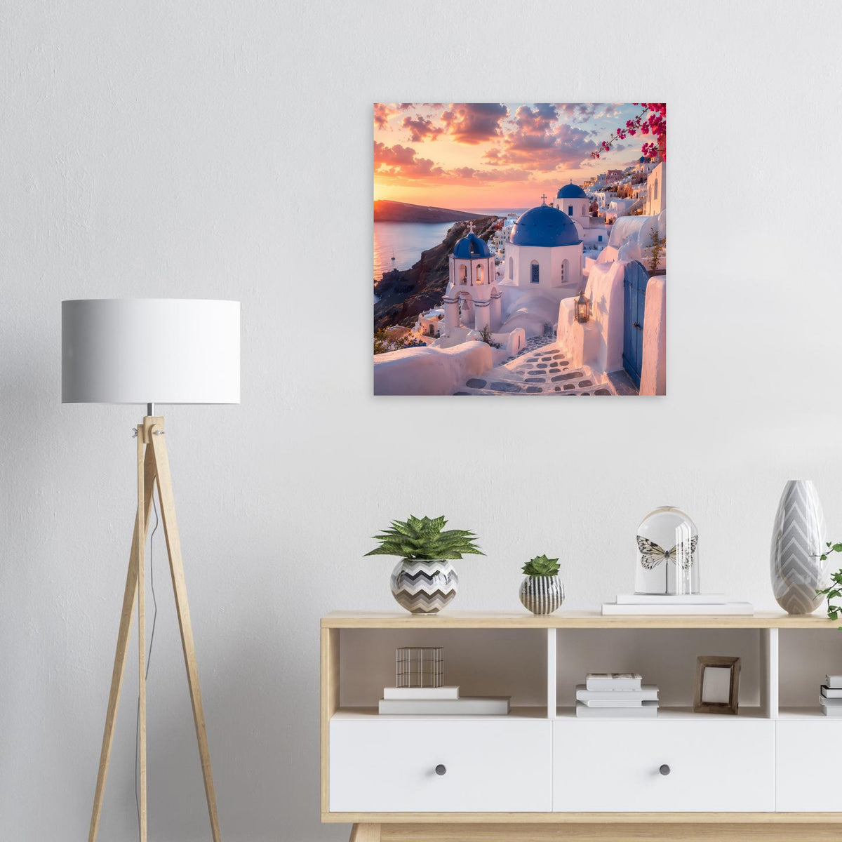 Wandposter mit Santorini-Motiv: weißblaue Kirchenkuppeln und Ägäisblick bei Sonnenuntergang