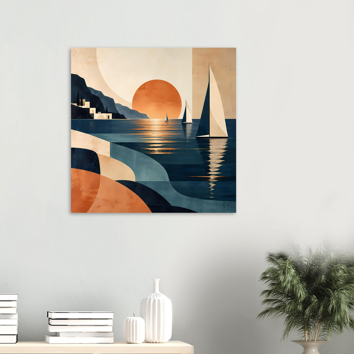 Horizontales Poster mit orangefarbener Sonne, Segelbooten und sanften Spiegelungen auf dem Meer