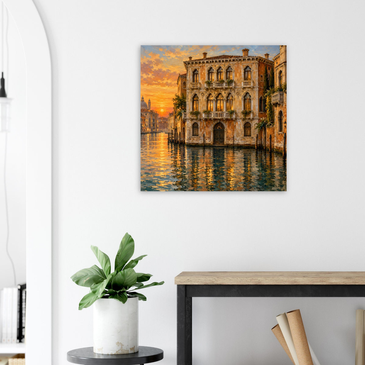 Poster zeigt venezianischen Palast und Wasserreflexion im warmen Sonnenuntergang