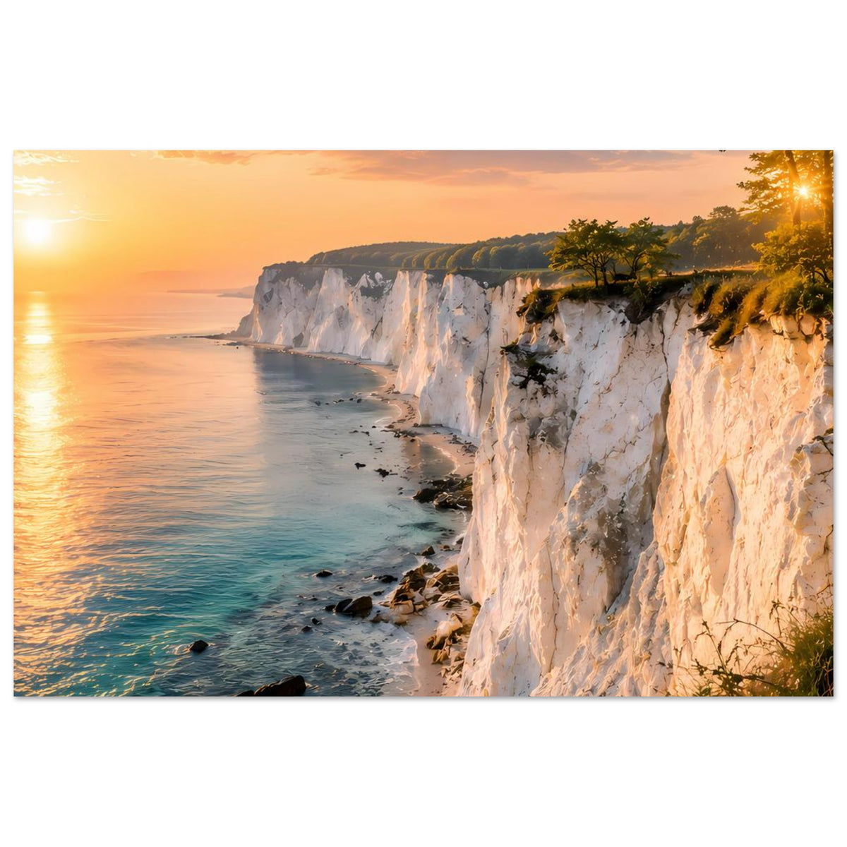 Wandposter im Querformat mit Küstenlinie, Sonnenaufgang über Meer, weiße Felswände und Strand