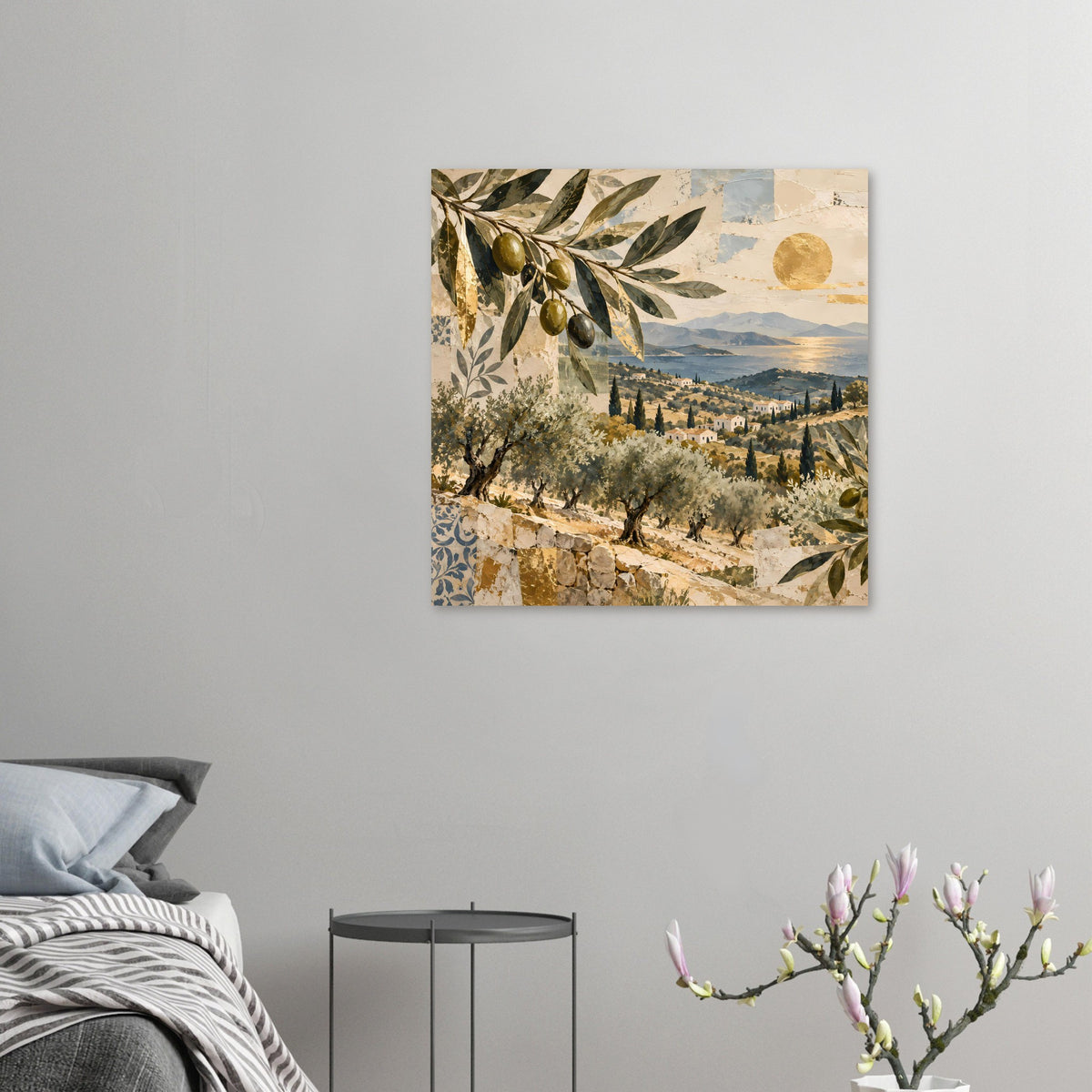 Mediterranes Olivenhain-Poster, quadratisch: Olivenzweige, Hügelstadt und Sonne im Himmel