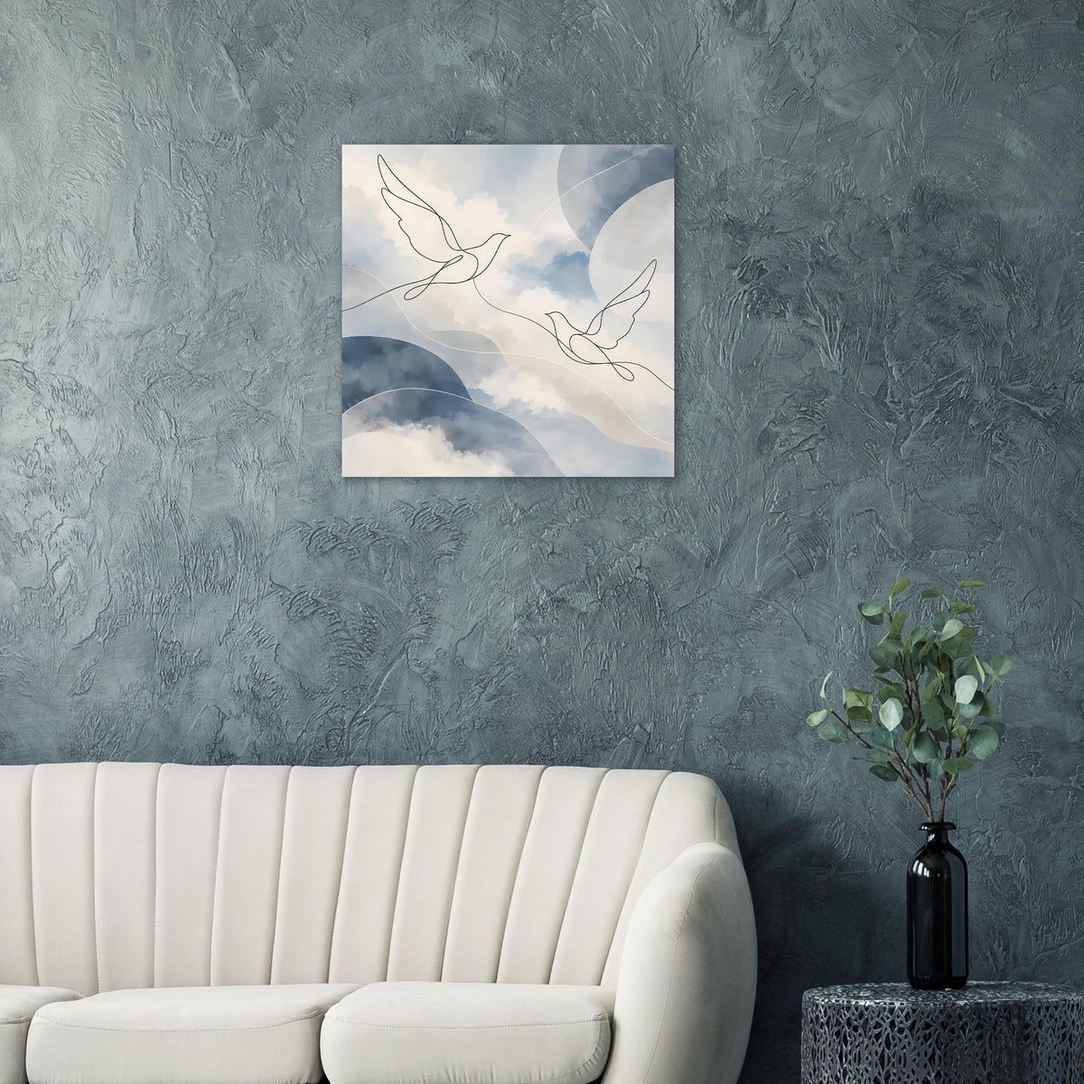 Quadratischer Kunstdruck mit Friedenstauben-Linienzeichnung vor blauem Himmel und Wolken