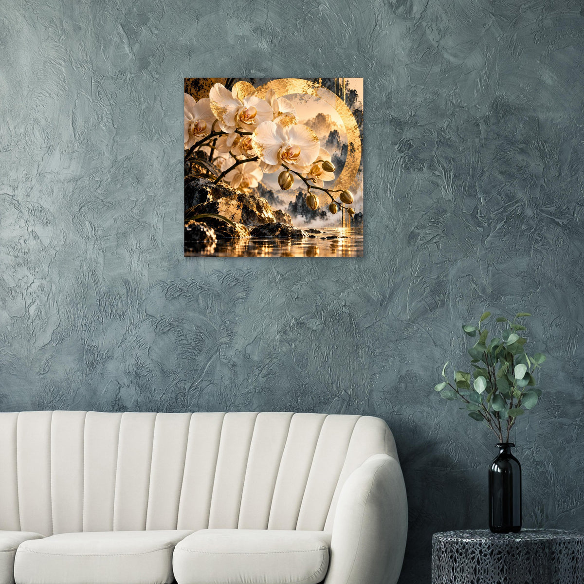 Wandposter mit weißen Orchideenblüten, goldenen Akzenten und dunklem Seehorizont