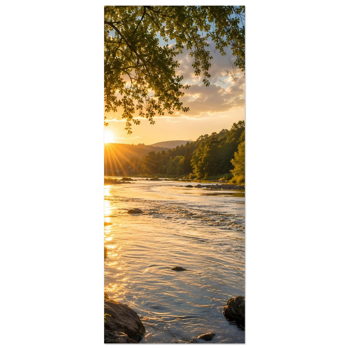Vertikales Landschaftsposter mit Fluss und Sonnenuntergang, eingerahmt im schwarzen Rand