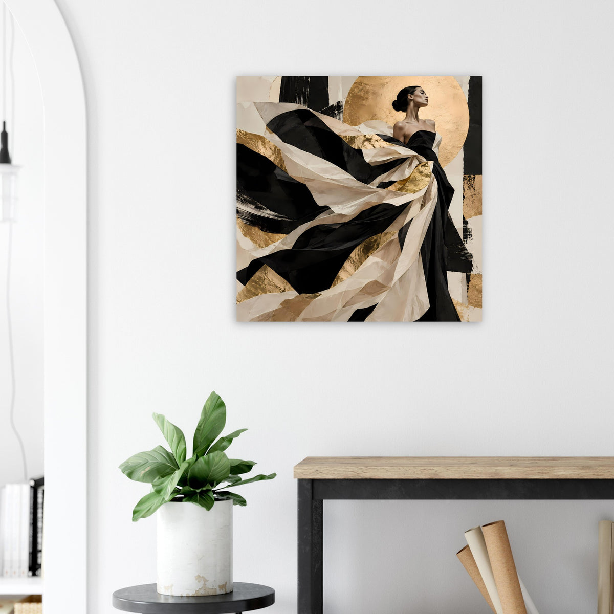 Matte Kunstposter mit abstrakter Figur; schwarze Stoffbahn, beige Flächen und goldfarbene Muster