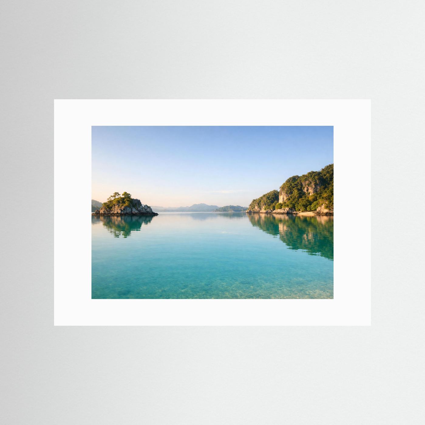 Poster im Querformat mit weißem Passepartout, Landschaft am Spiegelsee.