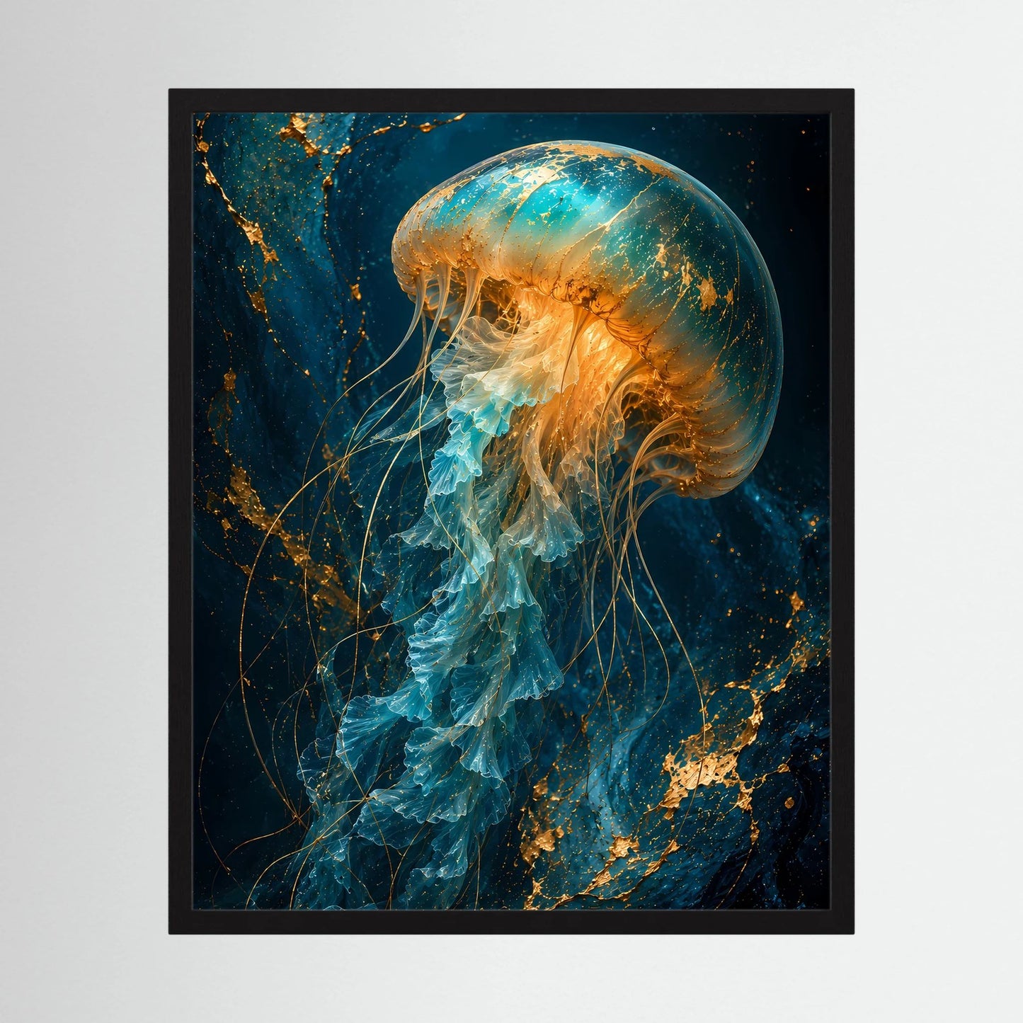 Gerahmtes Hochformat-Poster mit leuchtender Qualle in Türkis, Gold und Blau