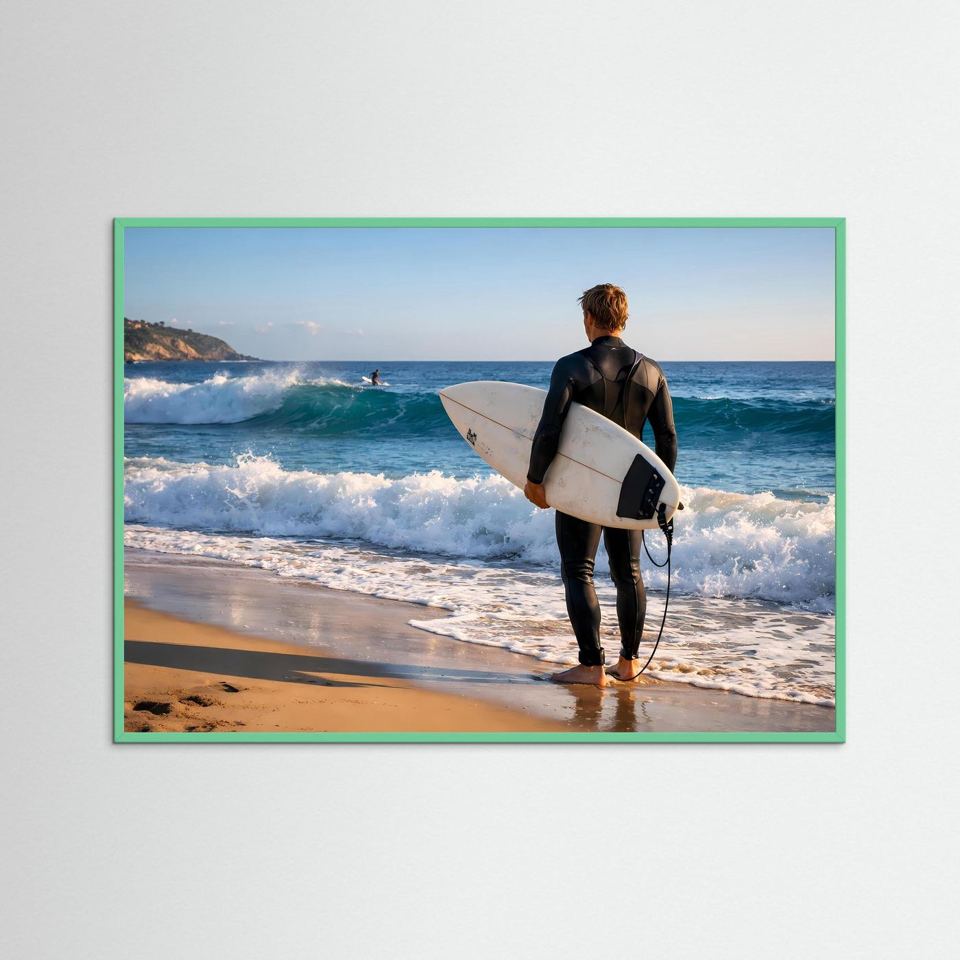 Surfer-Poster im Querformat mit Ozeanmotiv und grünem Holzrahmen