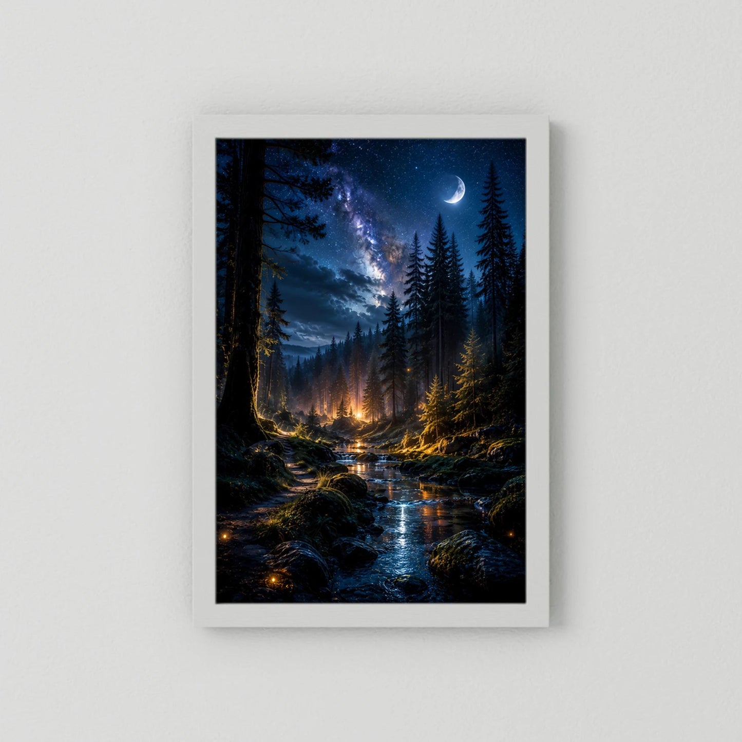 Hochformat-Poster mit Waldlandschaft bei Nacht, Mondsichel, Sternenhimmel und leuchtendem Bach
