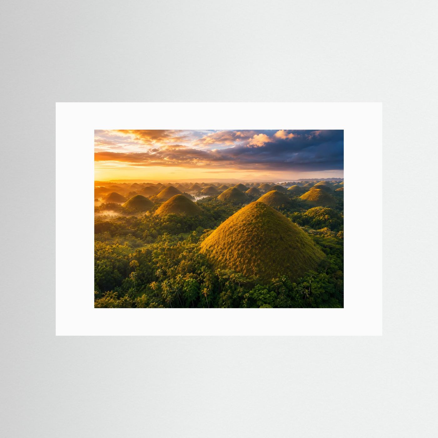 Mystische Chocolate Hills im Sonnenaufgang | Tropische Hügellandschaft Poster Querformat
