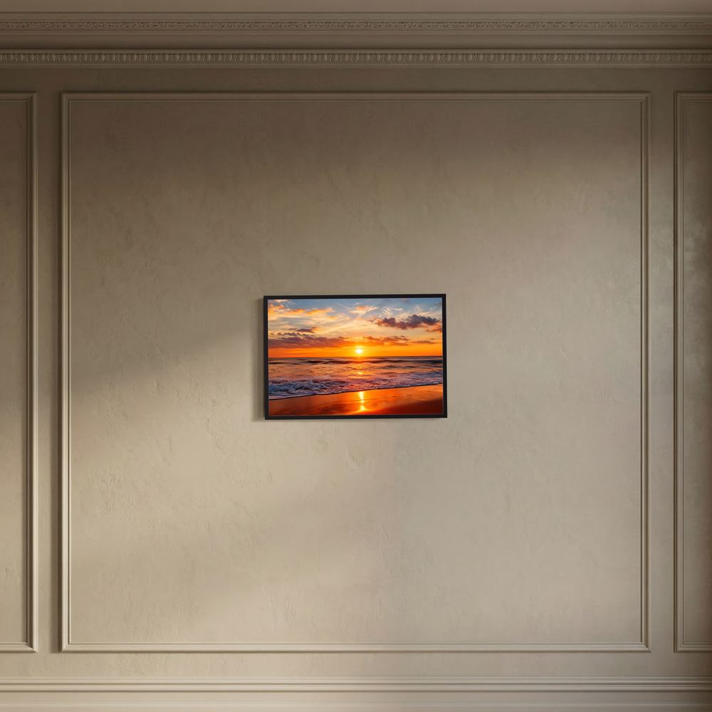 Kleines Poster: Sonnenuntergang am Meer mit orangefarbenen Wellen, dunkler Rahmen