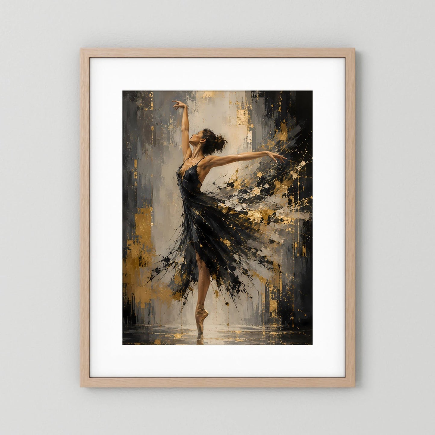 Kunstposter Ballerina in Schwarz und Gold im beigen Holzrahmen mit weißem Rand