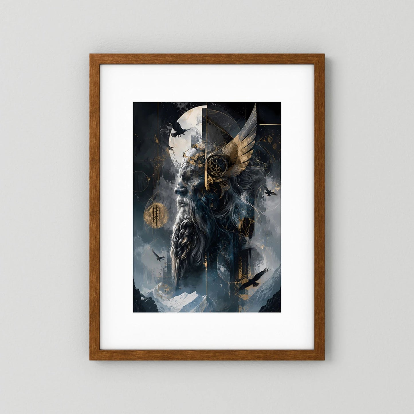 Hochformatiges Poster mit Wikingerkrieger und Rabe, goldene Akzente, im Holzrahmen.