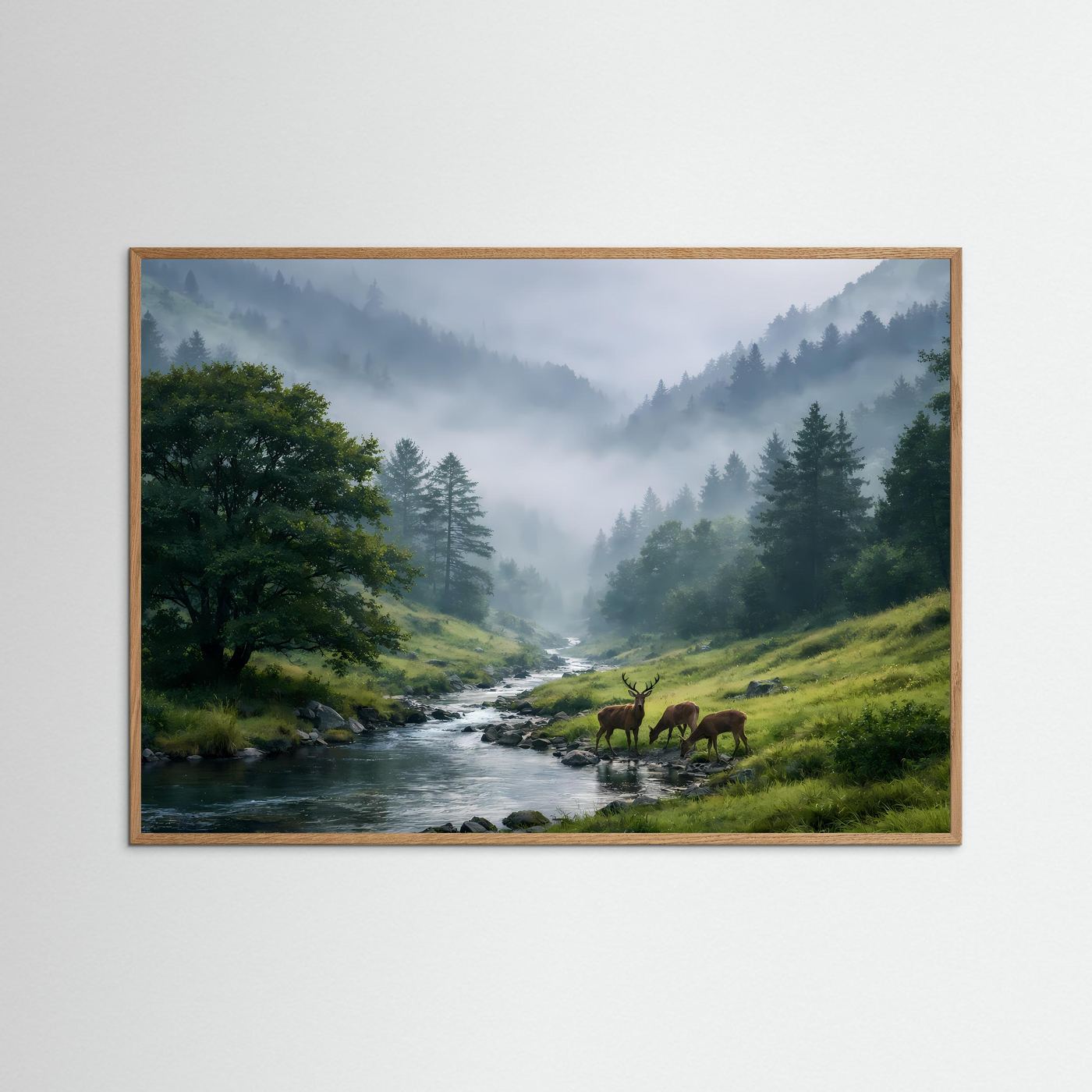 Naturposter mit hellem Holzrahmen, Querformat: Bergwald mit Bach und Hirschen