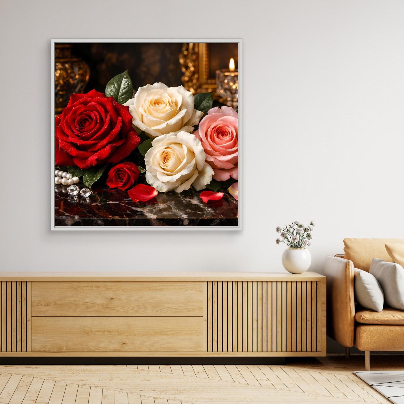 Gerahmtes Wandbild mit Rosen-Stillleben: rote und weiße Blüten, weißer Rahmen