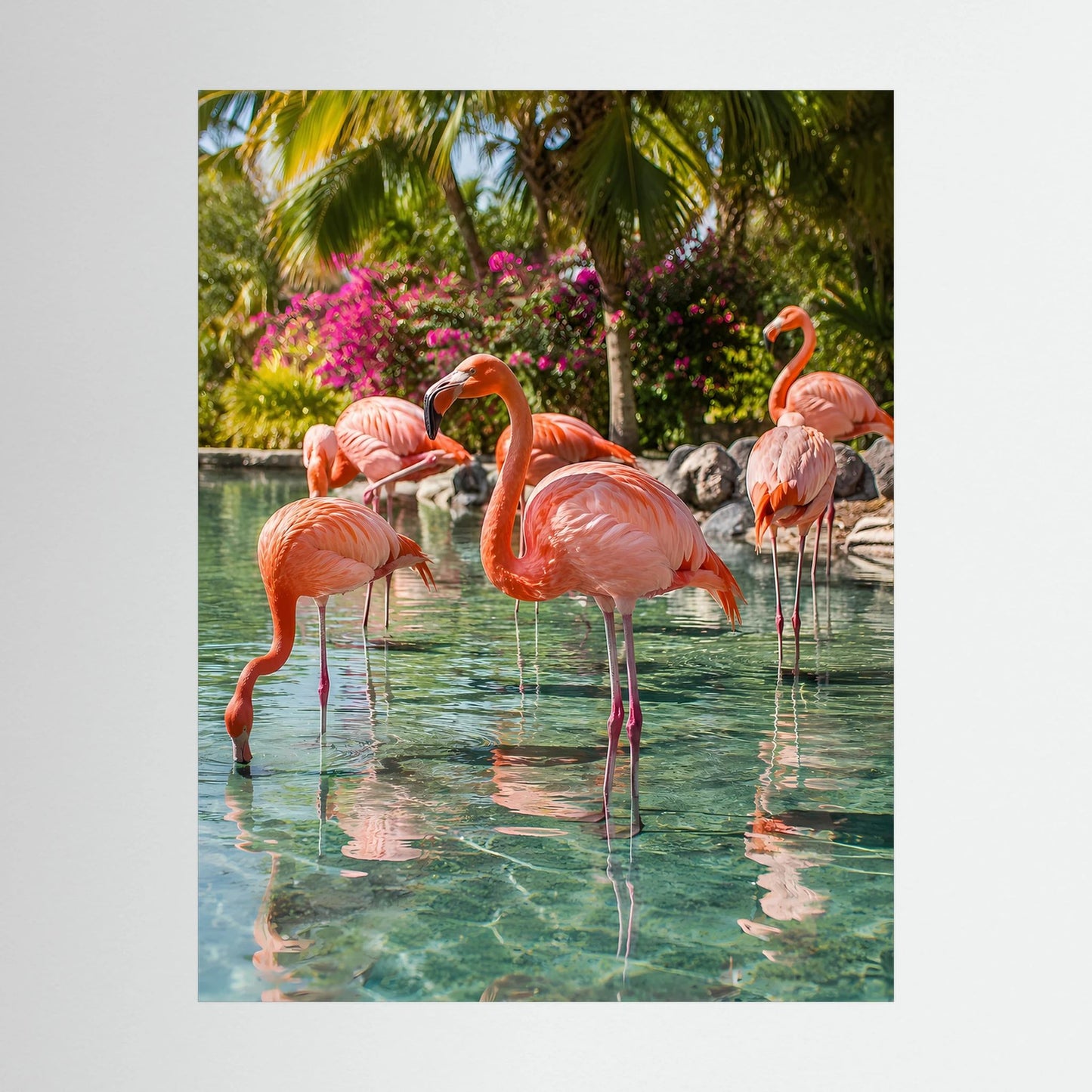 Hochformat-Poster mit rosafarbenen Flamingos am klaren Wasser im Tropenparadies