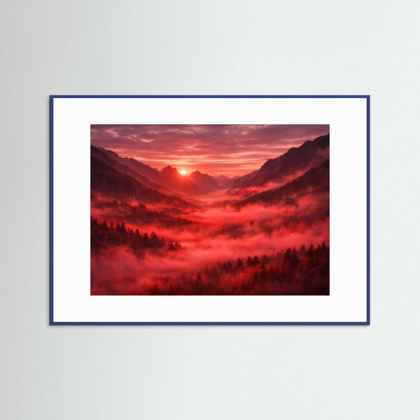 Gerahmtes Poster mit Berglandschaft im roten Sonnenuntergang, blauer Rahmen mit weißem Rand