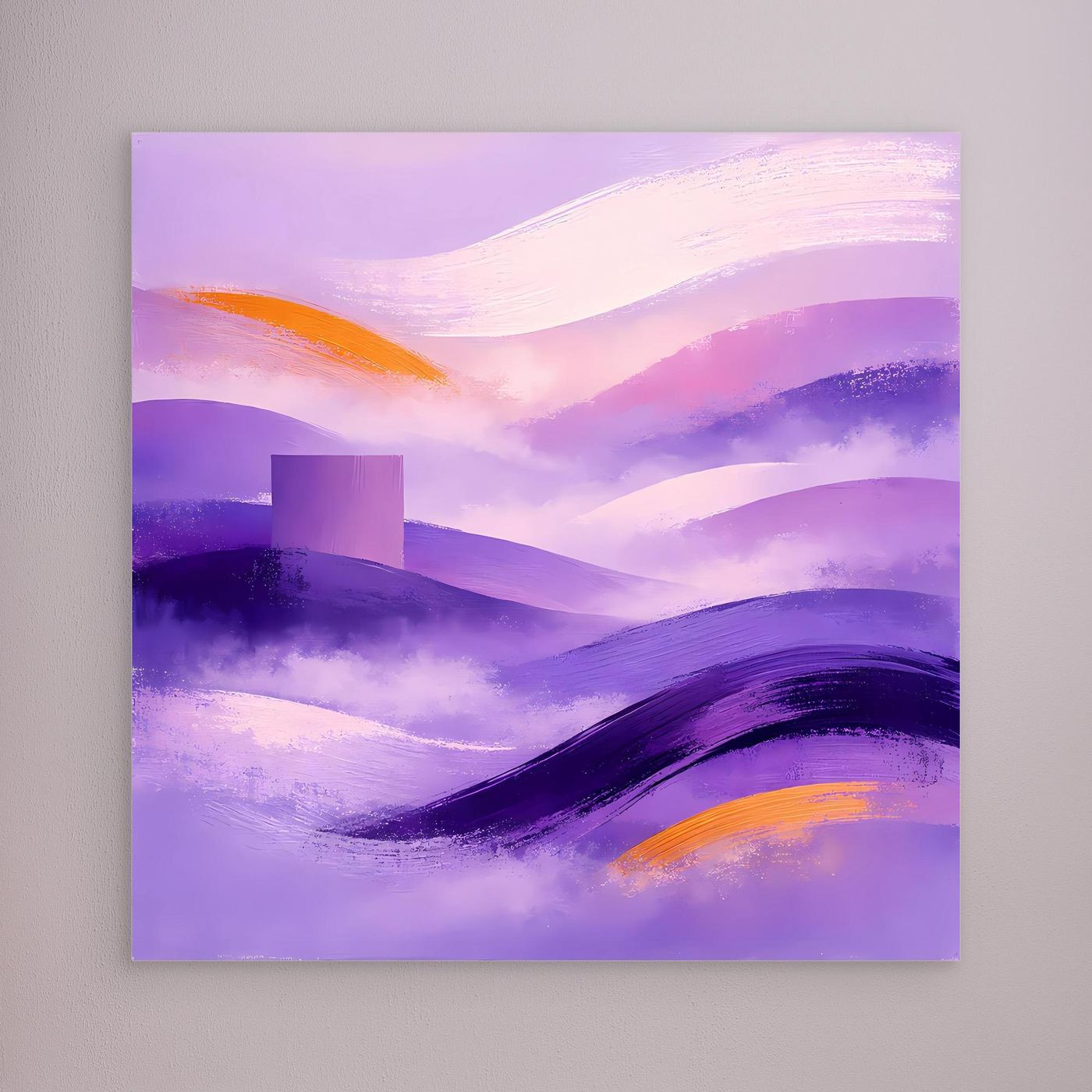 Quadratisches Leinwandbild mit abstrakter lila Berglandschaft und orangefarbenen Akzenten