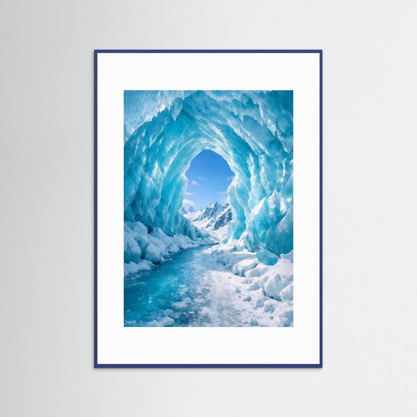 Vertikales Poster mit Eishöhle, blauem Licht und weißem Eis, Rahmen in Blau