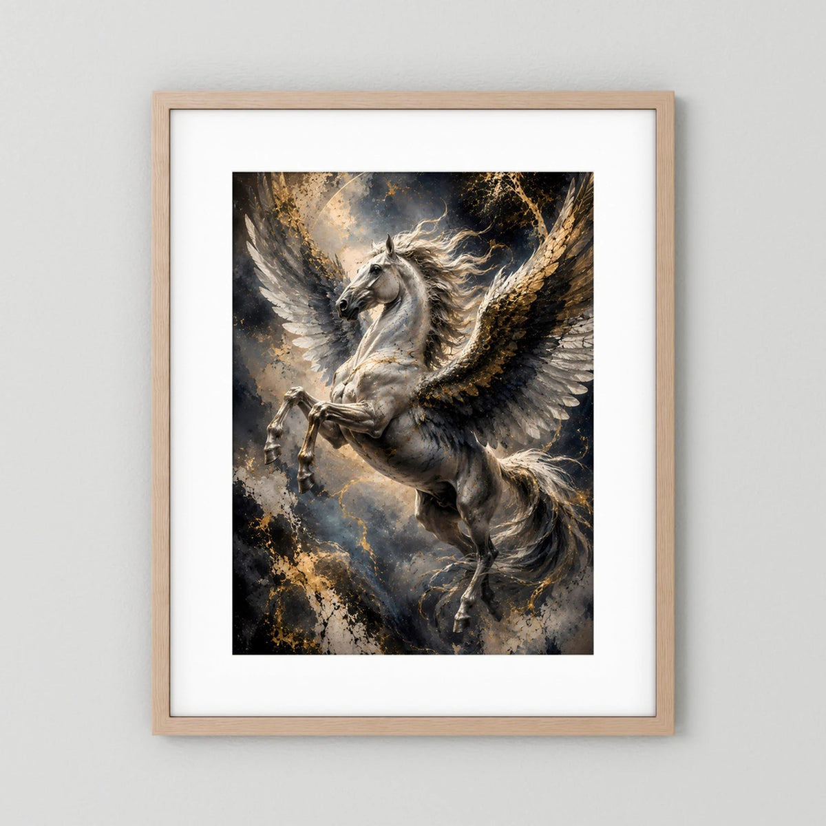 Hochformat-Poster mit Pegasus mit goldenen Flügeln und silbernem Körper, hellbrauner Holzrahmen