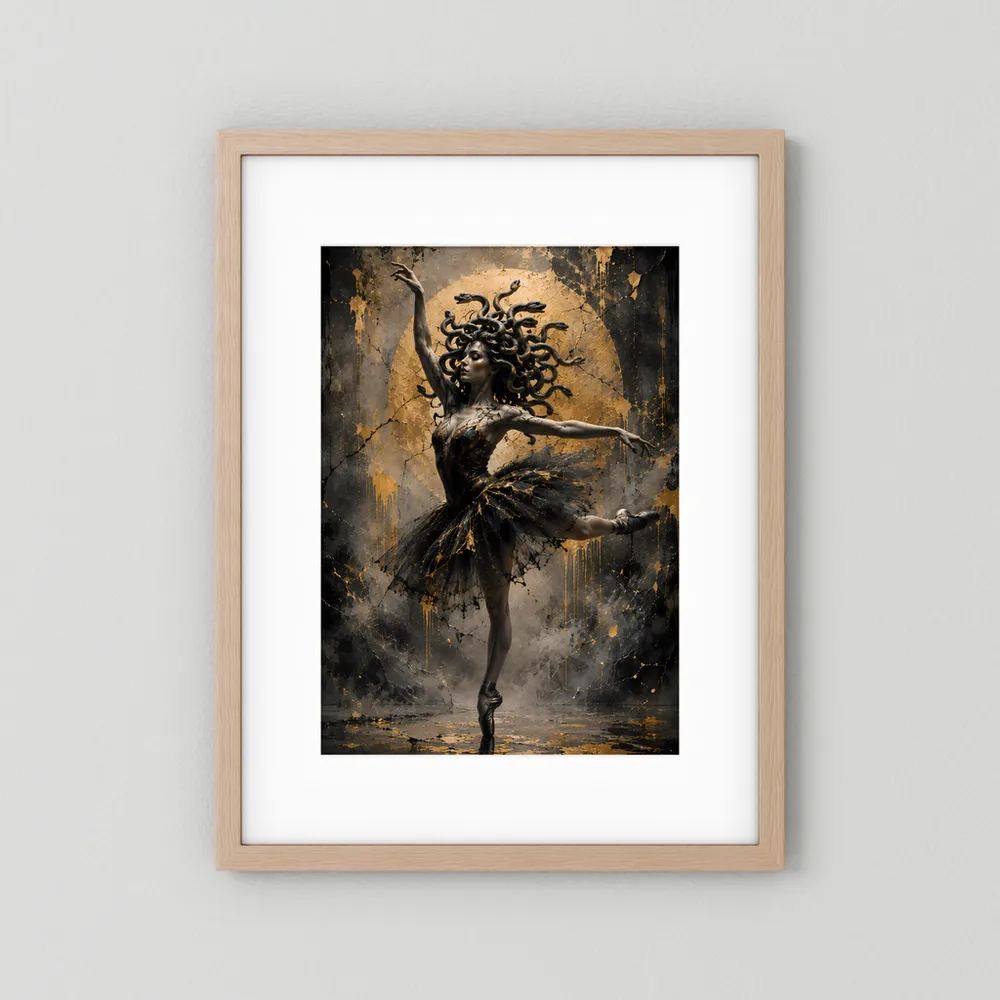 Hochformat-Poster mit hellem Holzrahmen und weißem Rand: tanzende Ballerina Schwarz-Gold
