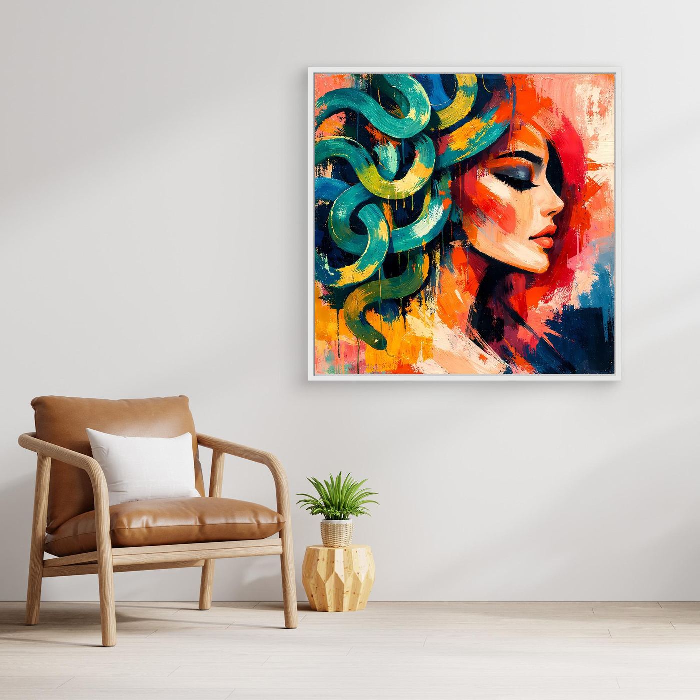 Abstraktes Leinwand-Wandbild mit Medusa-Porträt seitlich, grünen Schlangenlocken, orangefarbenem Hintergrund
