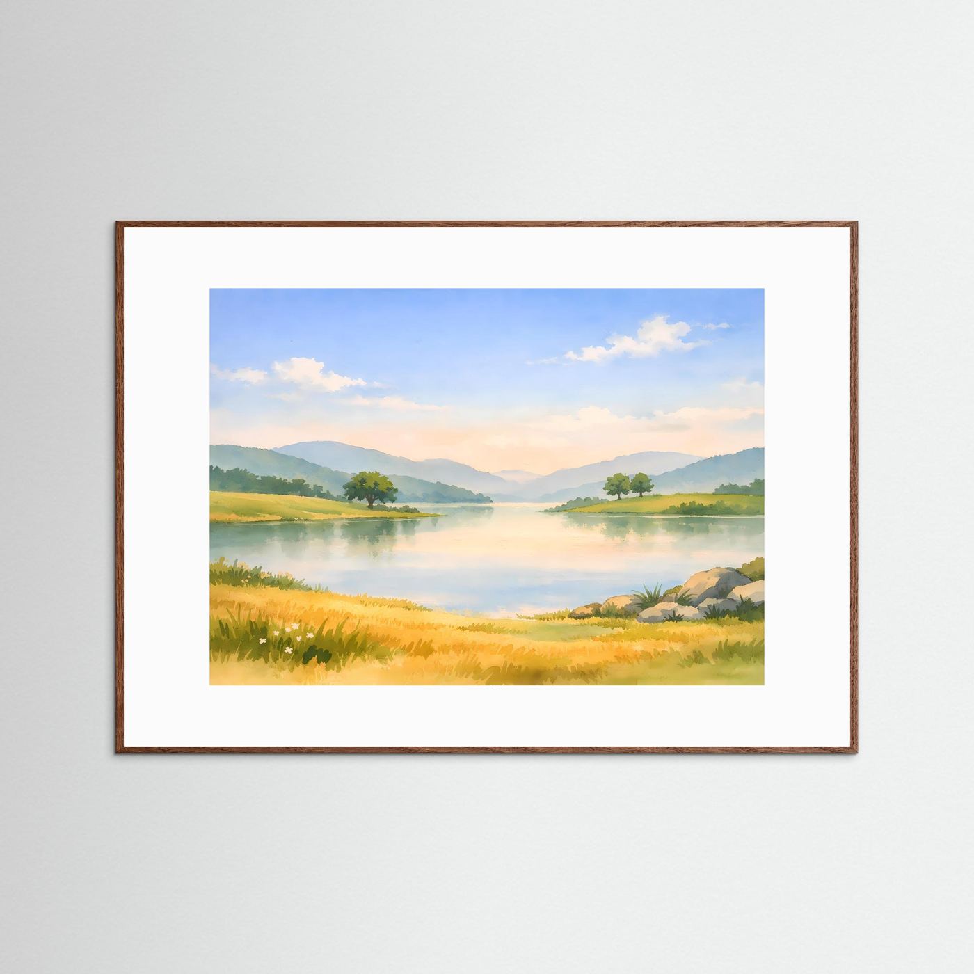 Natur-Poster im Querformat mit Aquarell-Landschaft: See, Wiesen und Berge, braun gerahmt