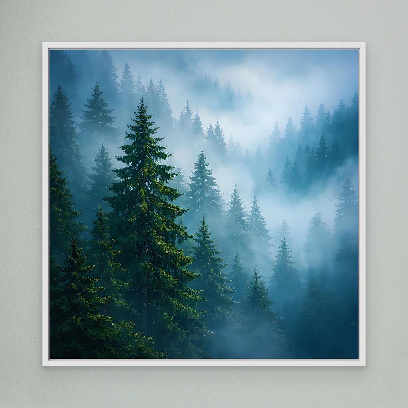 Leinwandbild mit blauen Tannen im Nebel, weißer Rahmen