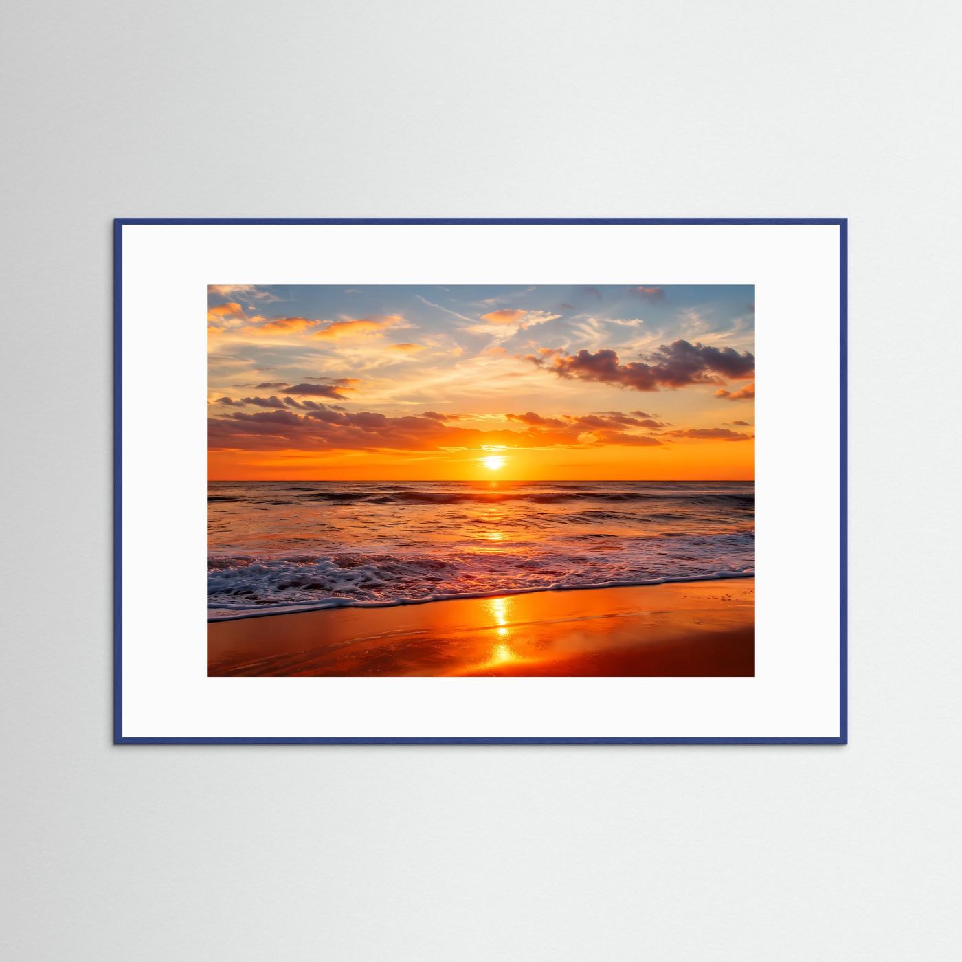 Poster im Querformat: Sonnenuntergang am Meer mit orangefarbenen Wellen, blauer Rahmen