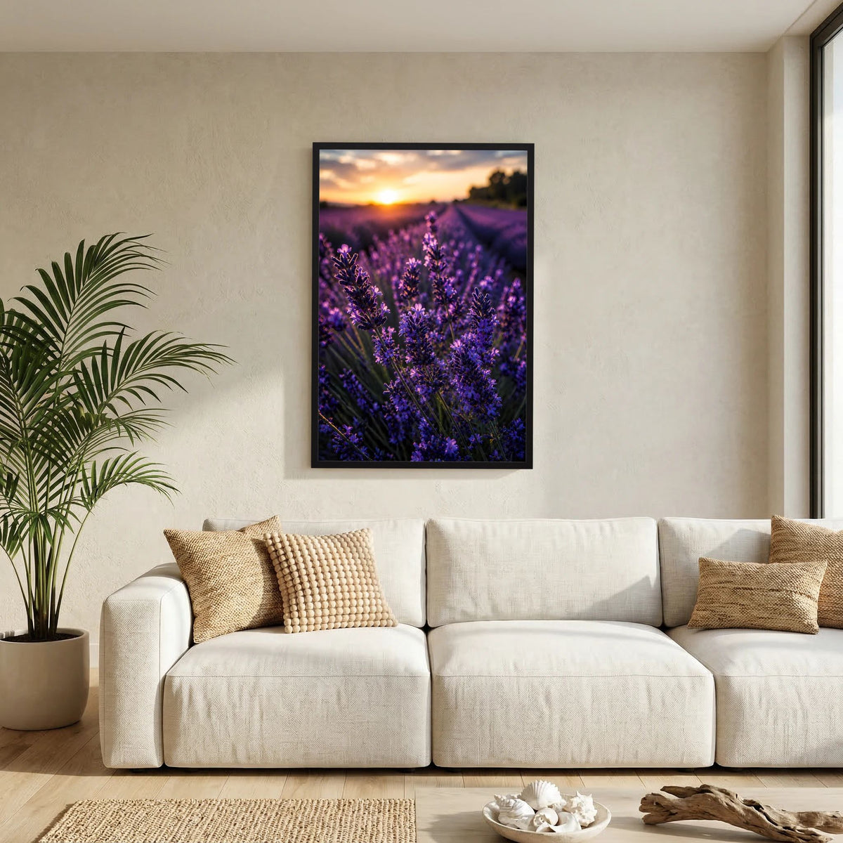 Lavendel-Poster mit violetten Blüten im Abendlicht, im schwarzen Rahmen