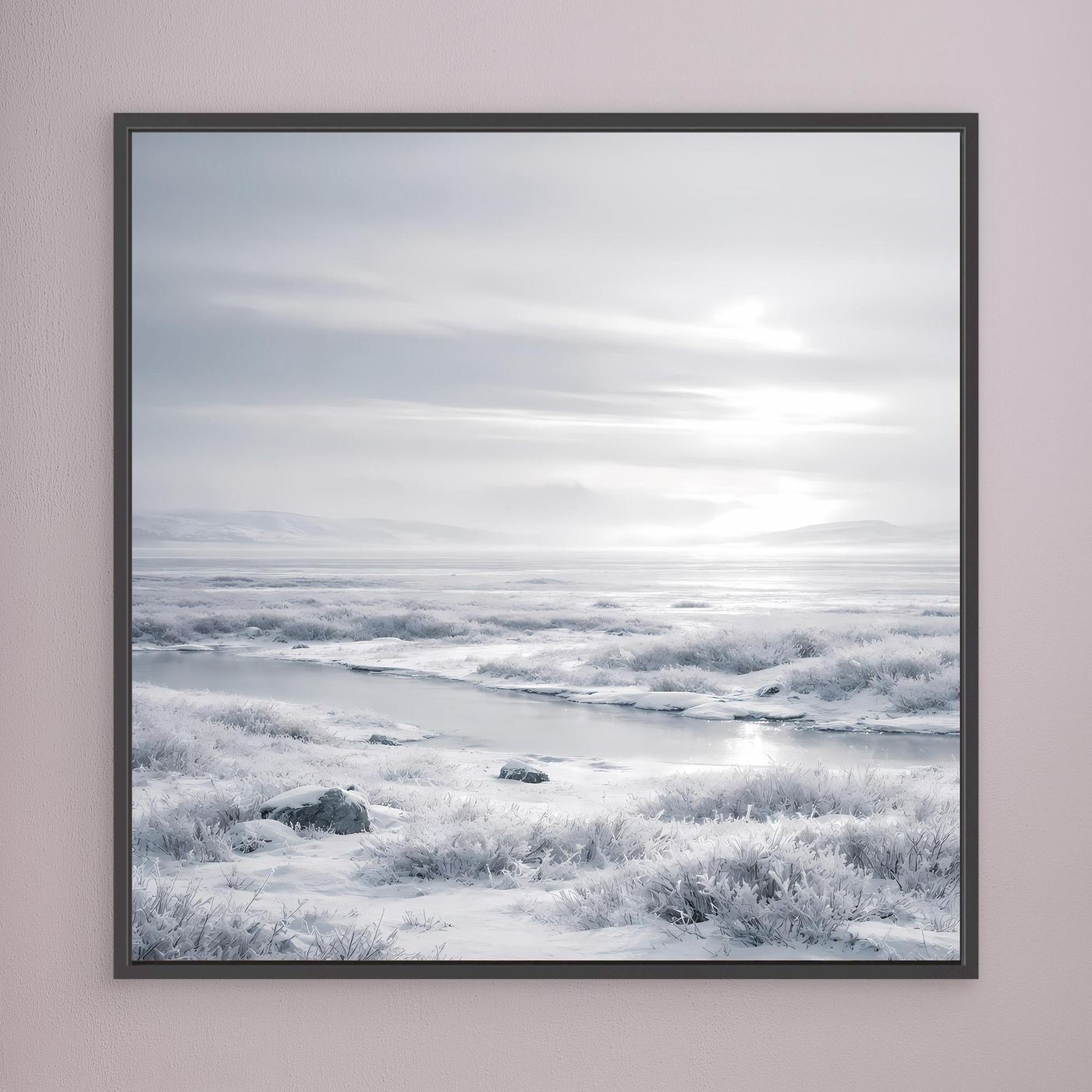 Leinwandbild mit schwarzem Rahmen und verschneiter Winterlandschaft, Schneegras im Vordergrund