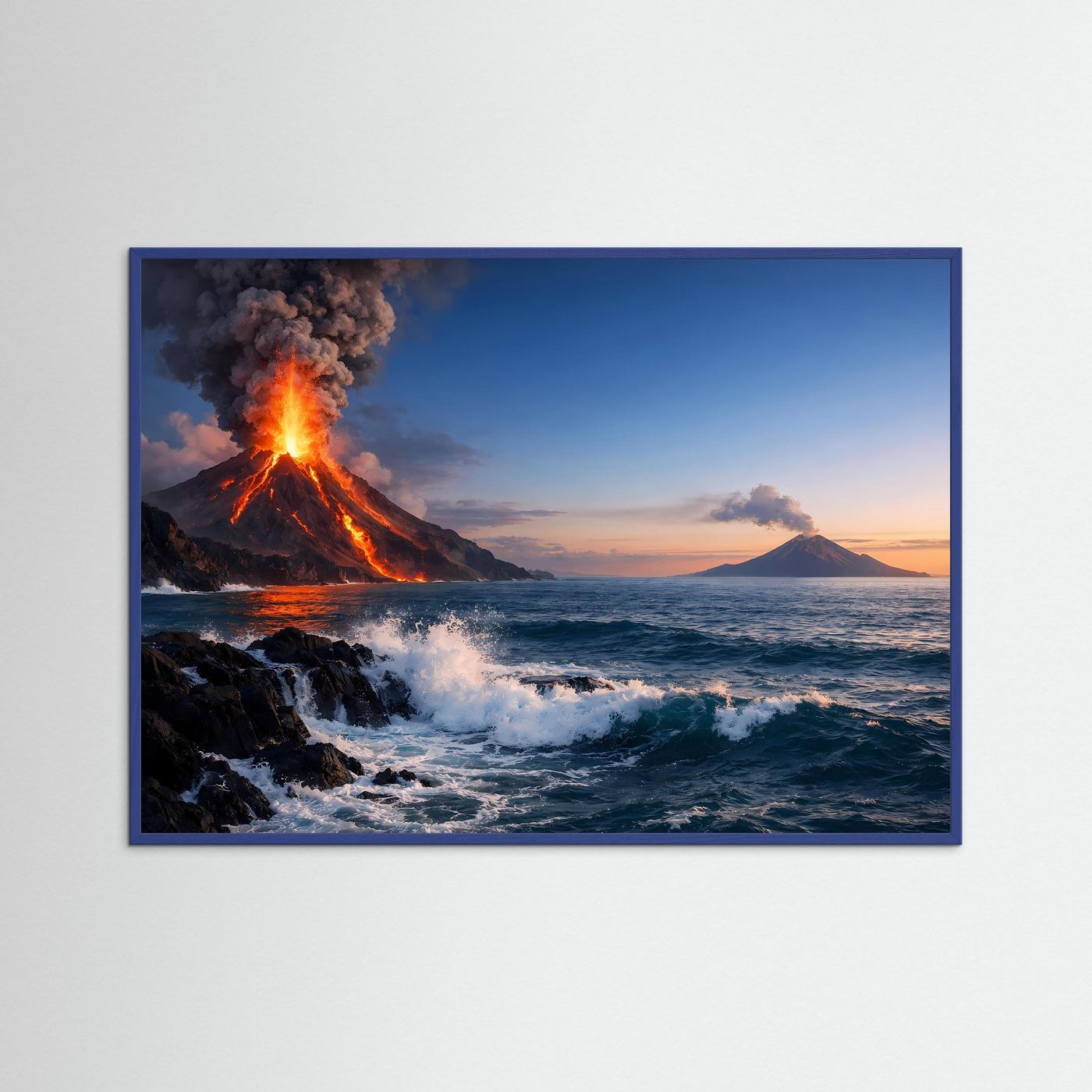 Gerahmtes Vulkan-Meer-Poster im Panorama-Querformat mit blauem Rahmen und Vulkaneruption