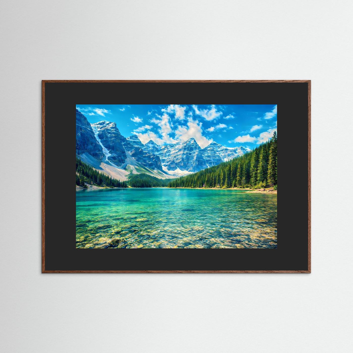 Wandbild mit türkisblauem Bergsee-Motiv in dunklem Holzrahmen