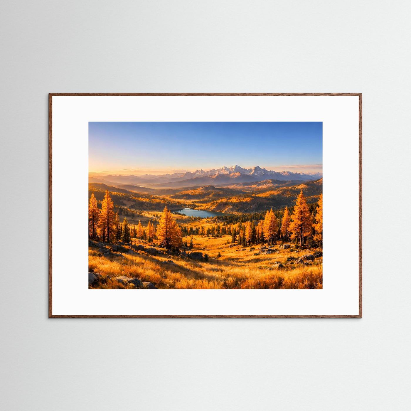 Wandbild Bergtal im Herbst mit goldenen Wäldern und Fluss, brauner Holzrahmen