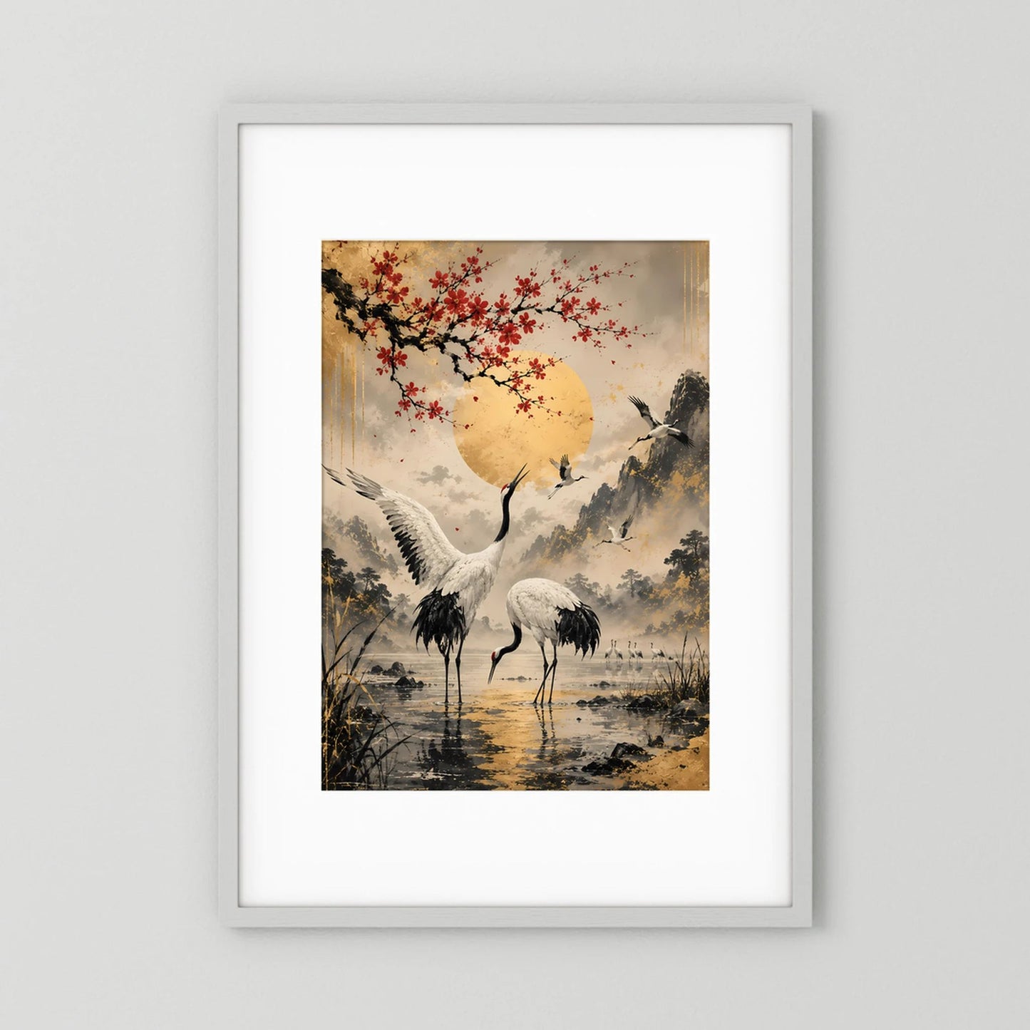 Gerahmtes Hochformat-Poster mit Kranichen, goldener Sonne, roten Blüten über Berglandschaft