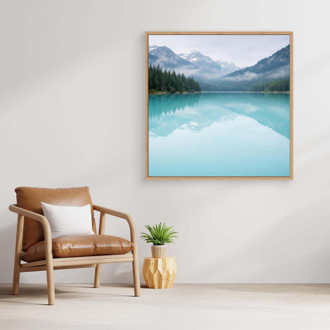 Leinwandbild mit türkisfarbenem Bergsee und Spiegelung im goldfarbenen Holzrahmen.