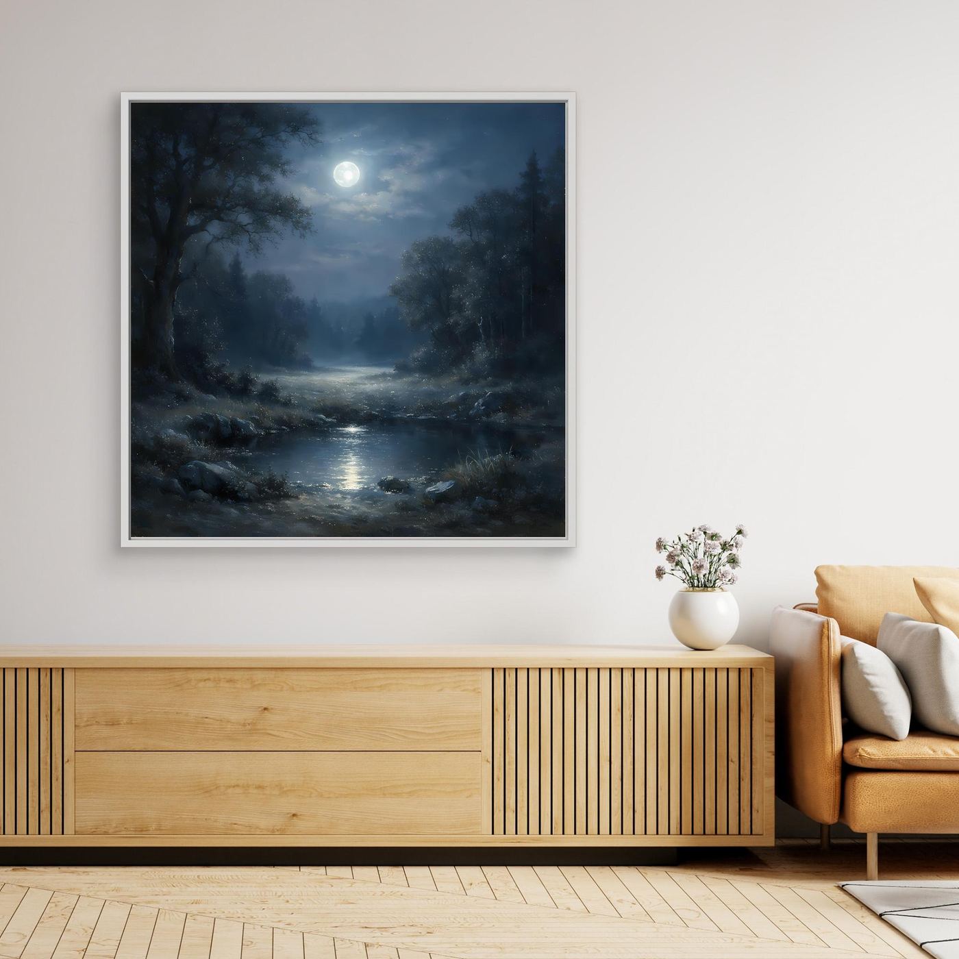 Leinwandbild mit mondscheinartigem Wald-Landschaftsmotiv, hellem Rahmen