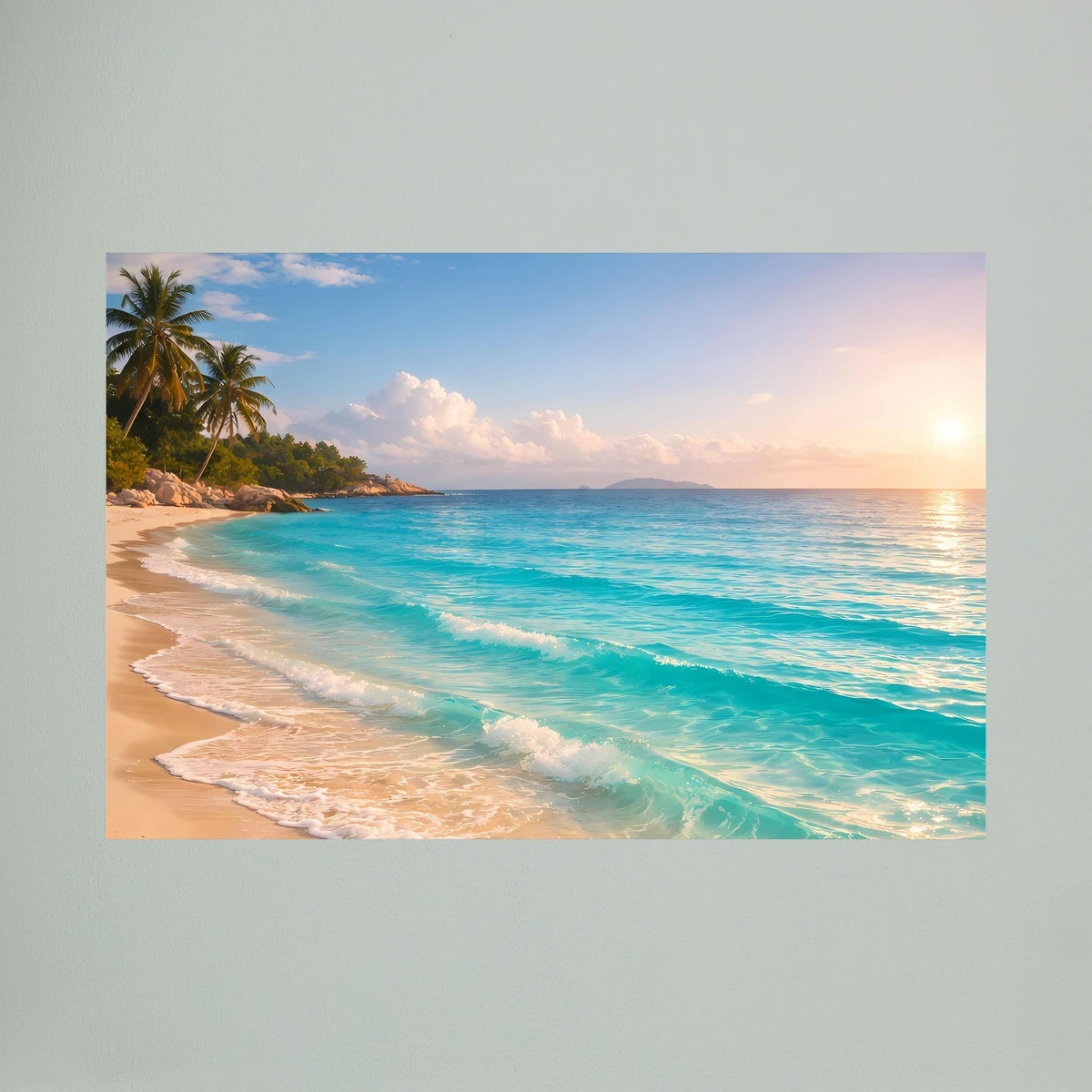 Großes Strand-Wandbild: Sandstrand, türkisfarbenes Wasser und Sonnenaufgang am Horizont