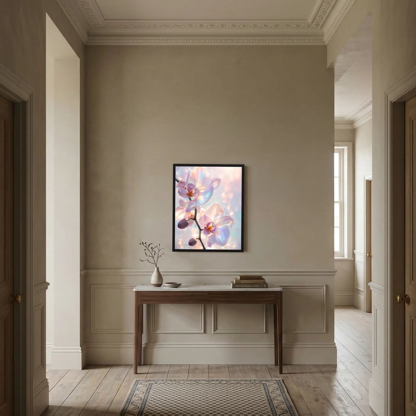 Gerahmtes Kunstposter mit Orchideenblüten in Pastellrosa und Hellblau, schwarzer Rahmen