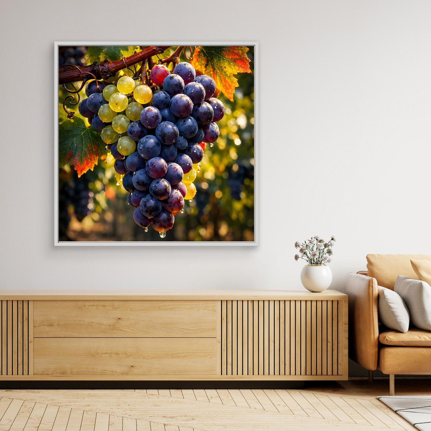 Gerahmtes Leinwand-Wandbild mit Trauben an Weinrebe, weißer Rahmen