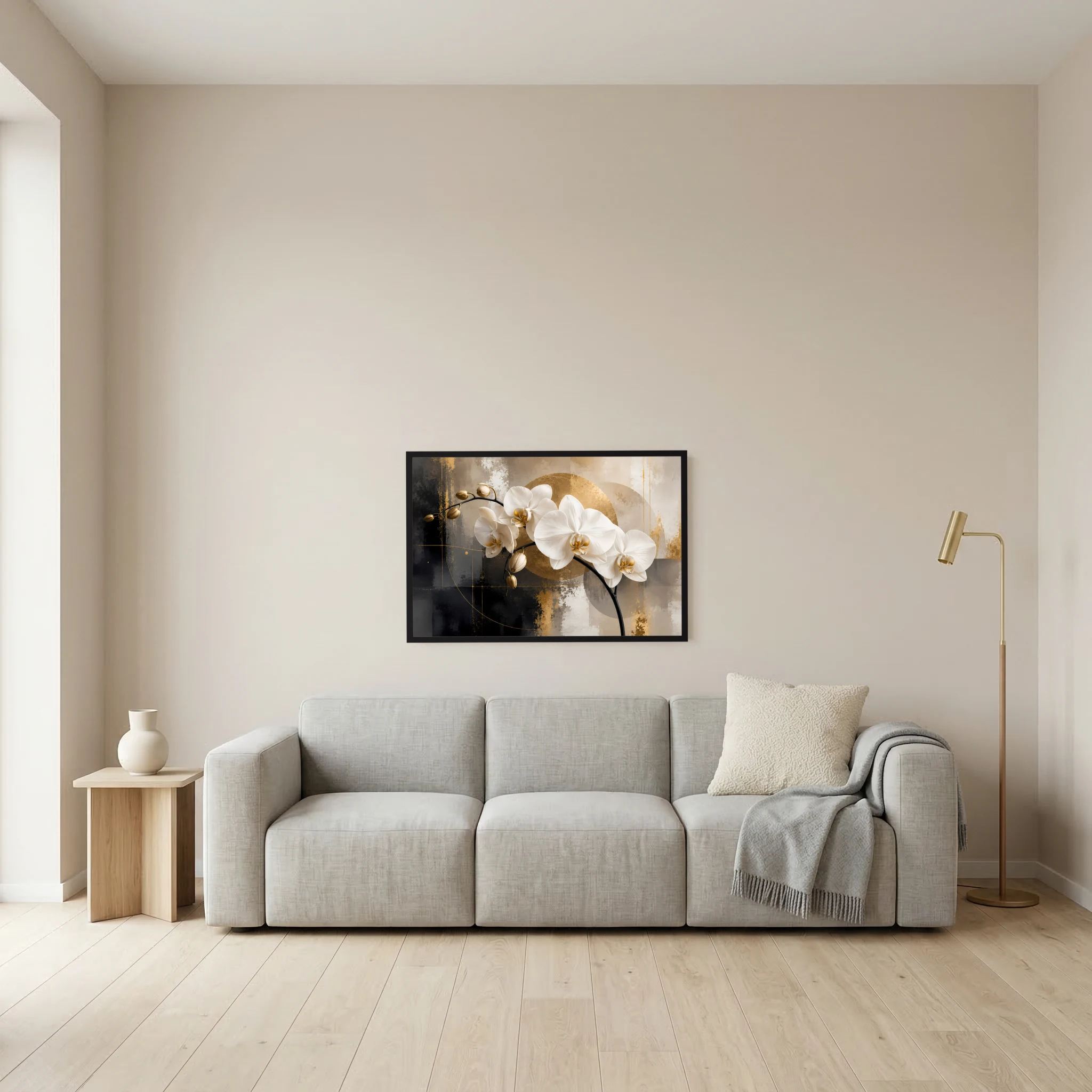 Querformatiges Orchideen-Poster mit schwarzem Rahmen und weißen Orchideen vor Goldakzenten