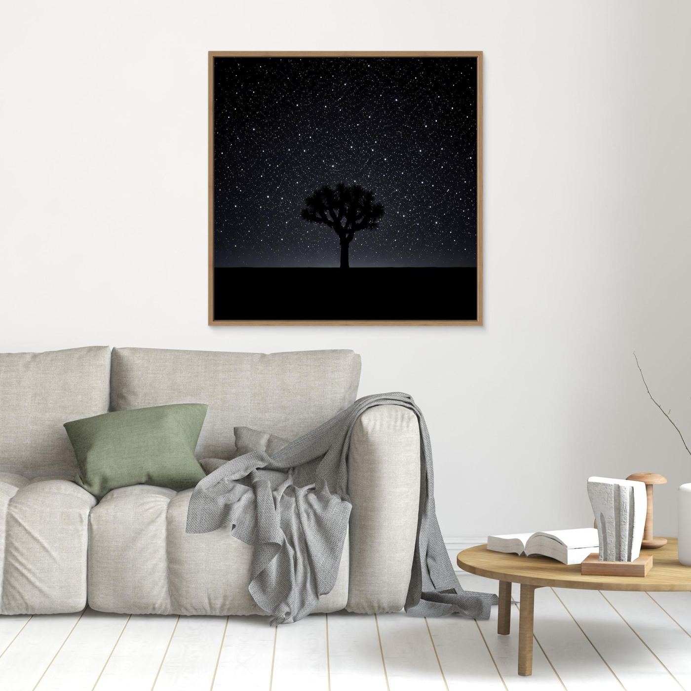Leinwandbild Sternenhimmel mit Baum-Silhouette, dunkler Horizont, Eichenrahmen